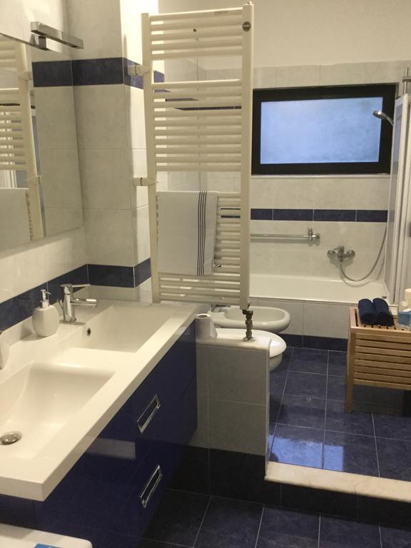 Cosy Corner Apartment Милано Екстериор снимка