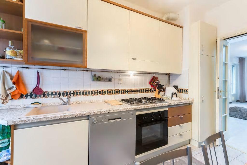 Cosy Corner Apartment Милано Екстериор снимка